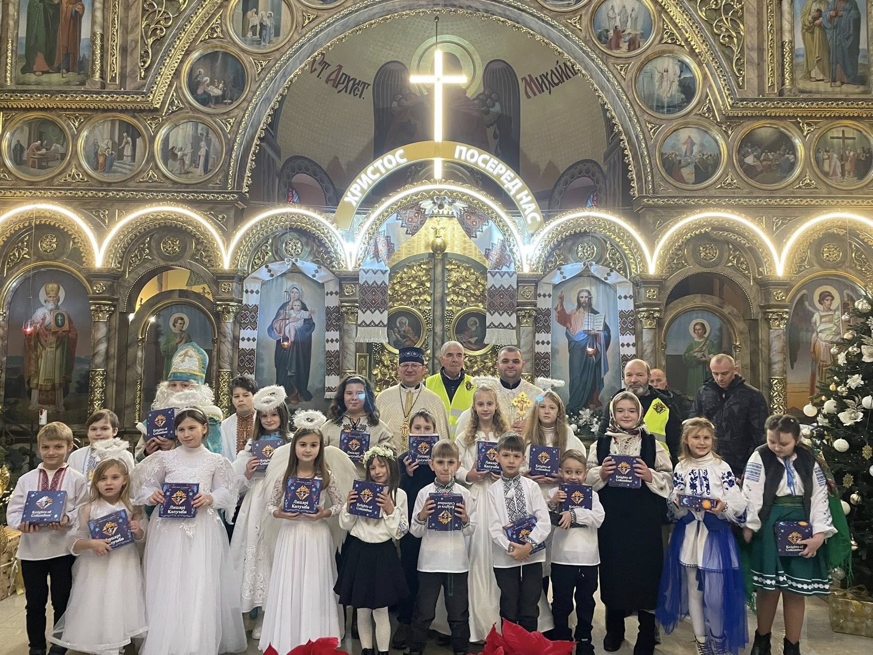 Лицарі Колумба здійснили роздачу солодких пакунків найменшим парафіянам Івано-Франківської Архієпархії Лицарі Колумба здійснили роздачу солодких пакунків найменшим парафіянам Івано-Франківської Архієпархії