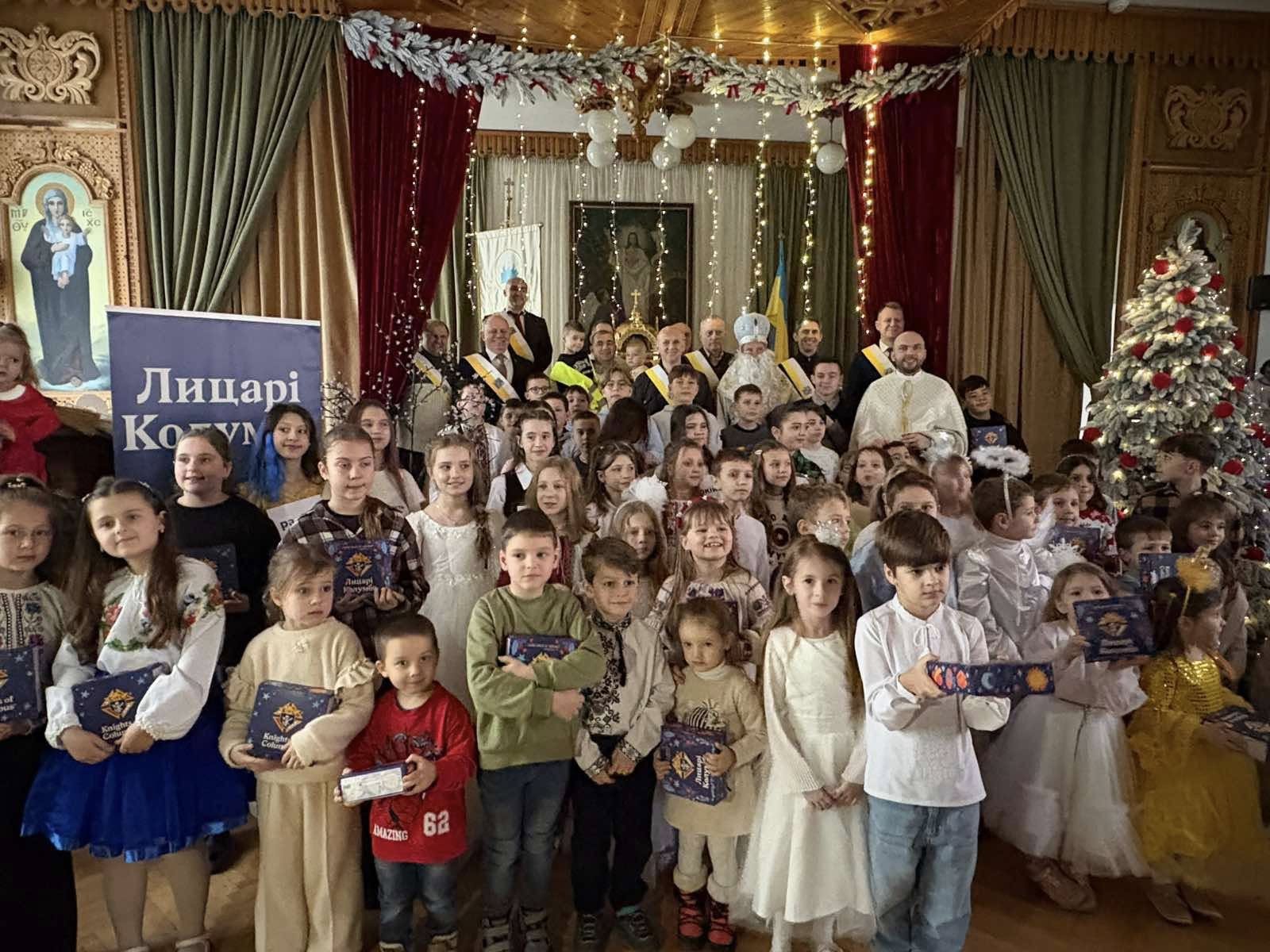 Лицарі Колумба здійснили роздачу солодких пакунків найменшим парафіянам Івано-Франківської Архієпархії Лицарі Колумба здійснили роздачу солодких пакунків найменшим парафіянам Івано-Франківської Архієпархії