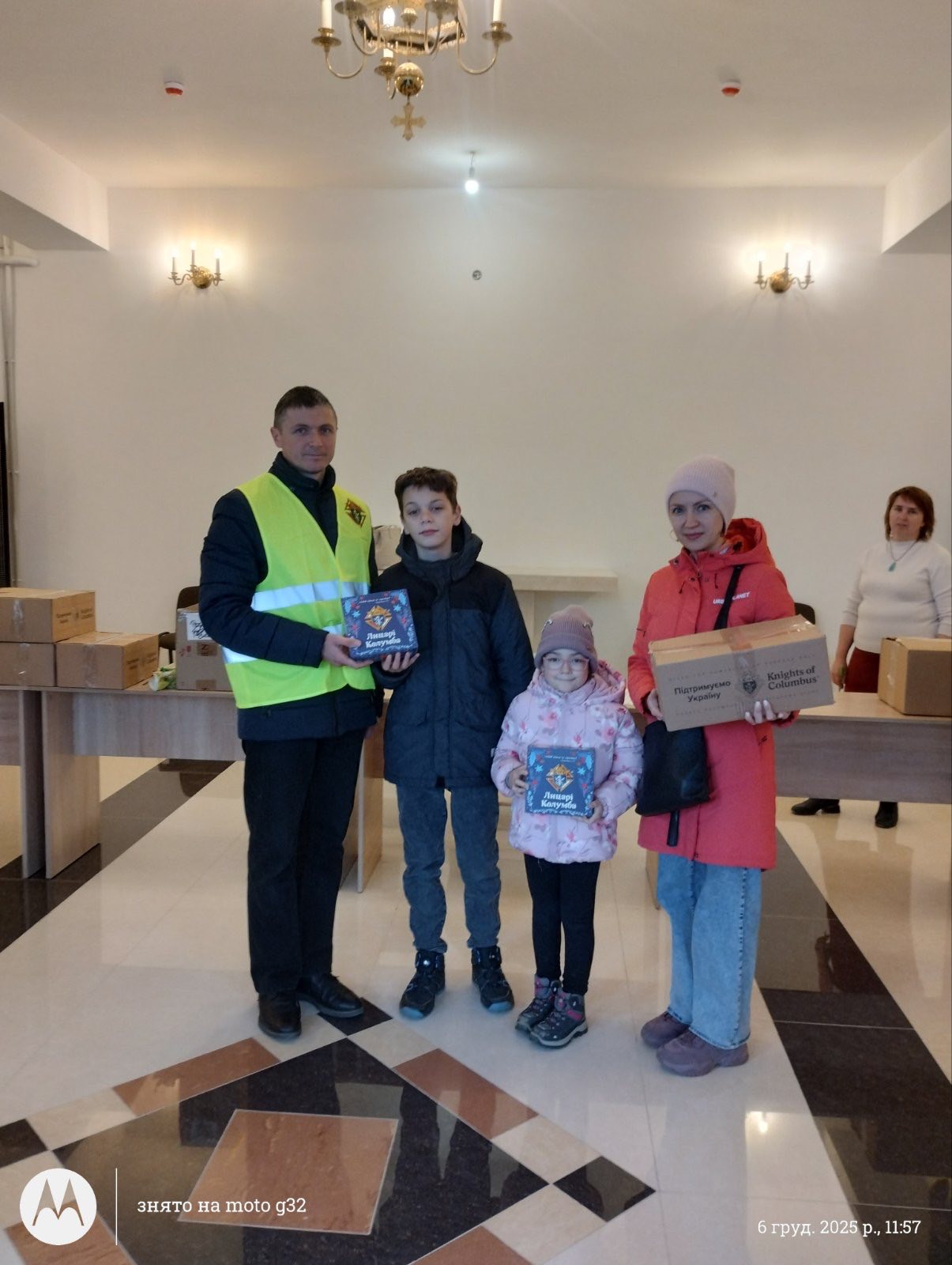 Лицарі Колумба здійснили роздачу солодких пакунків найменшим парафіянам Івано-Франківської Архієпархії Лицарі Колумба здійснили роздачу солодких пакунків найменшим парафіянам Івано-Франківської Архієпархії