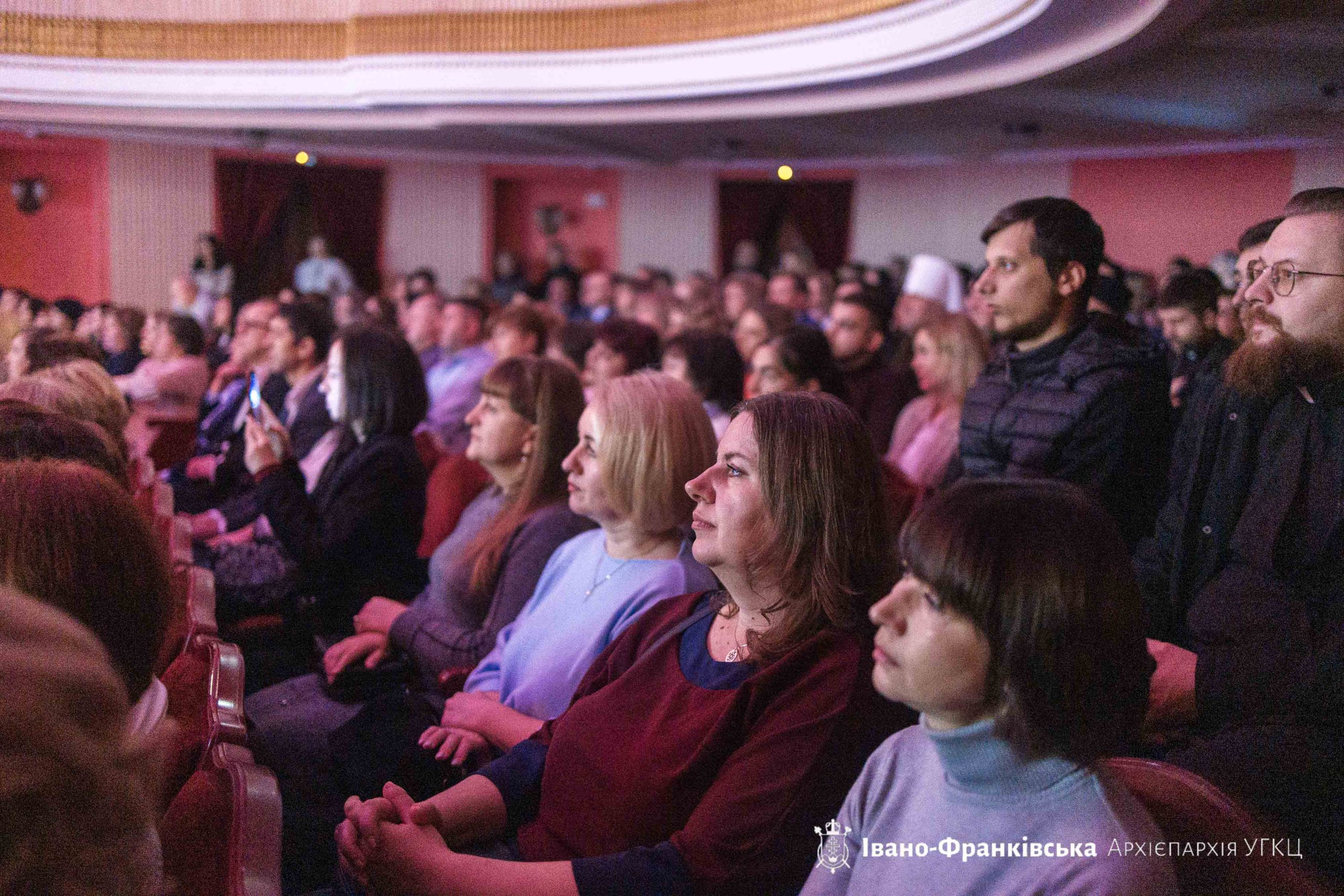 Митрополит Володимир поблагословив колектив Головного управління Пенсійного фонду в Івано-Франківській області Митрополит Володимир поблагословив колектив Головного управління Пенсійного фонду в Івано-Франківській області
