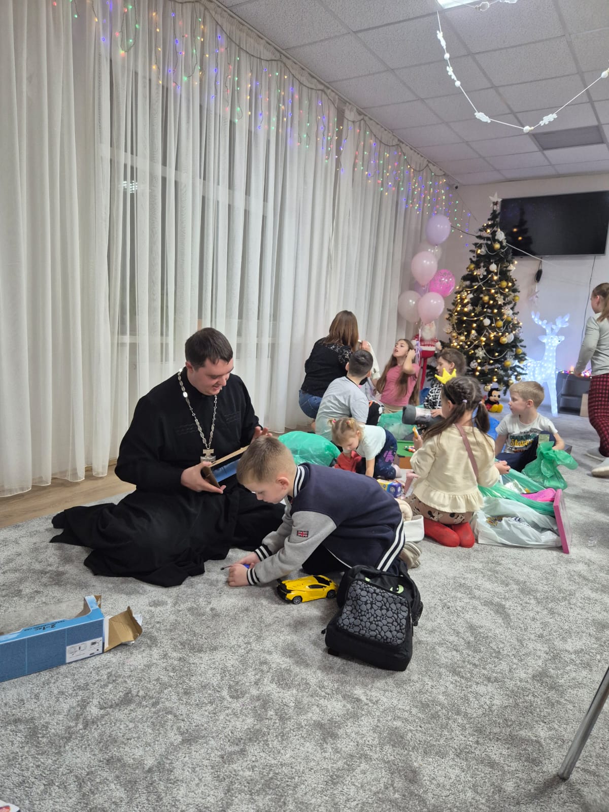 Лицарі Колумба Івано-Франківської Митрополії відвідали дітей у реабілітаційному центрі в с. Мединя Лицарі Колумба Івано-Франківської Митрополії відвідали дітей у реабілітаційному центрі в с. Мединя