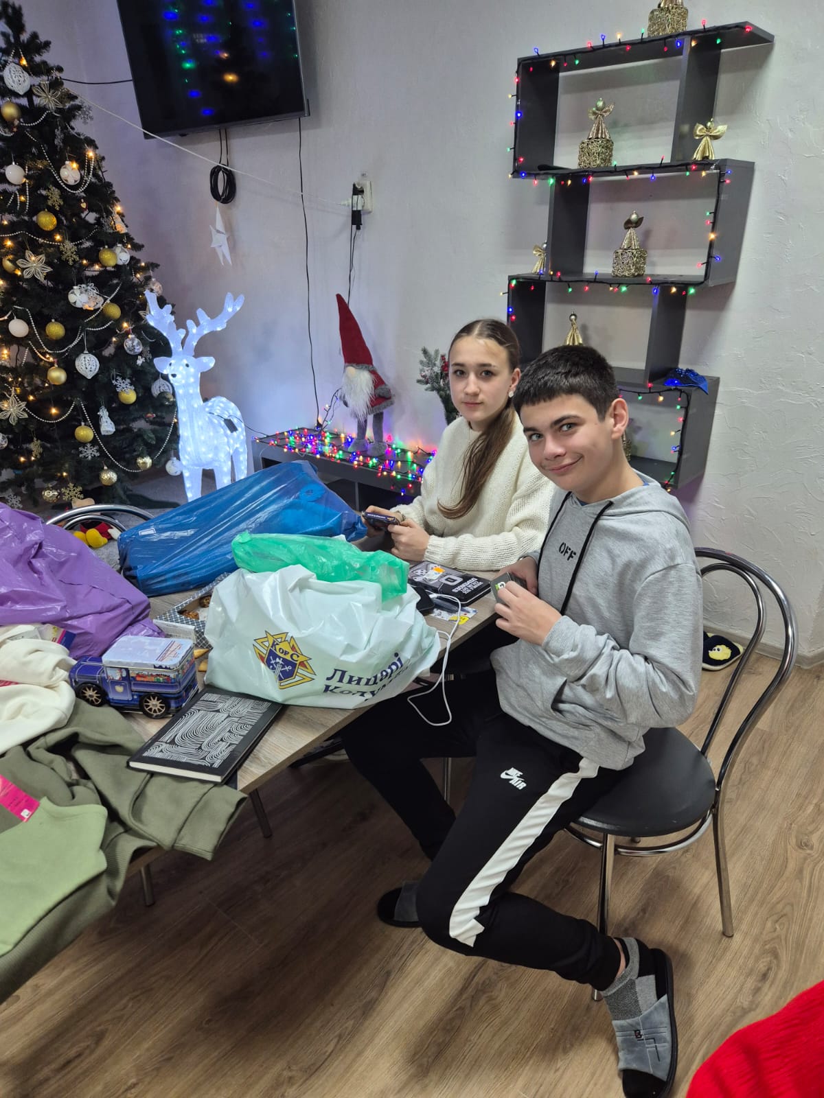 Лицарі Колумба Івано-Франківської Митрополії відвідали дітей у реабілітаційному центрі в с. Мединя Лицарі Колумба Івано-Франківської Митрополії відвідали дітей у реабілітаційному центрі в с. Мединя