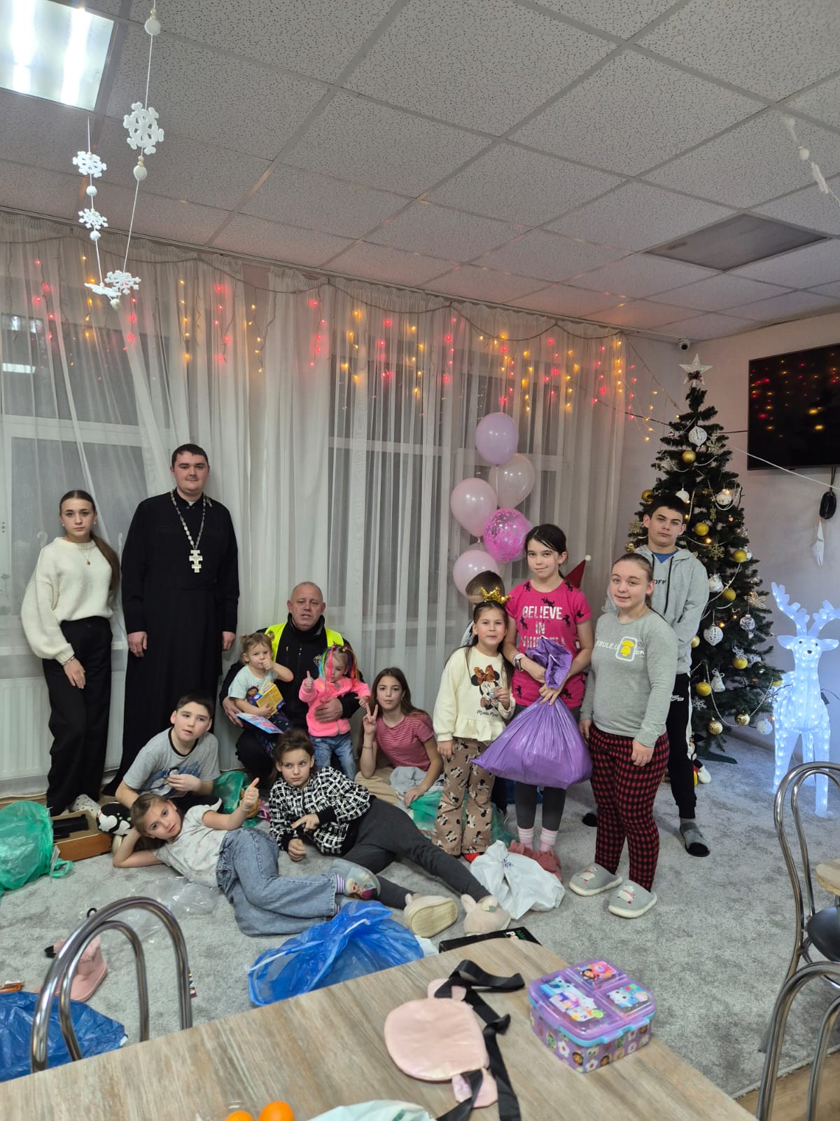 Лицарі Колумба Івано-Франківської Митрополії відвідали дітей у реабілітаційному центрі в с. Мединя Лицарі Колумба Івано-Франківської Митрополії відвідали дітей у реабілітаційному центрі в с. Мединя