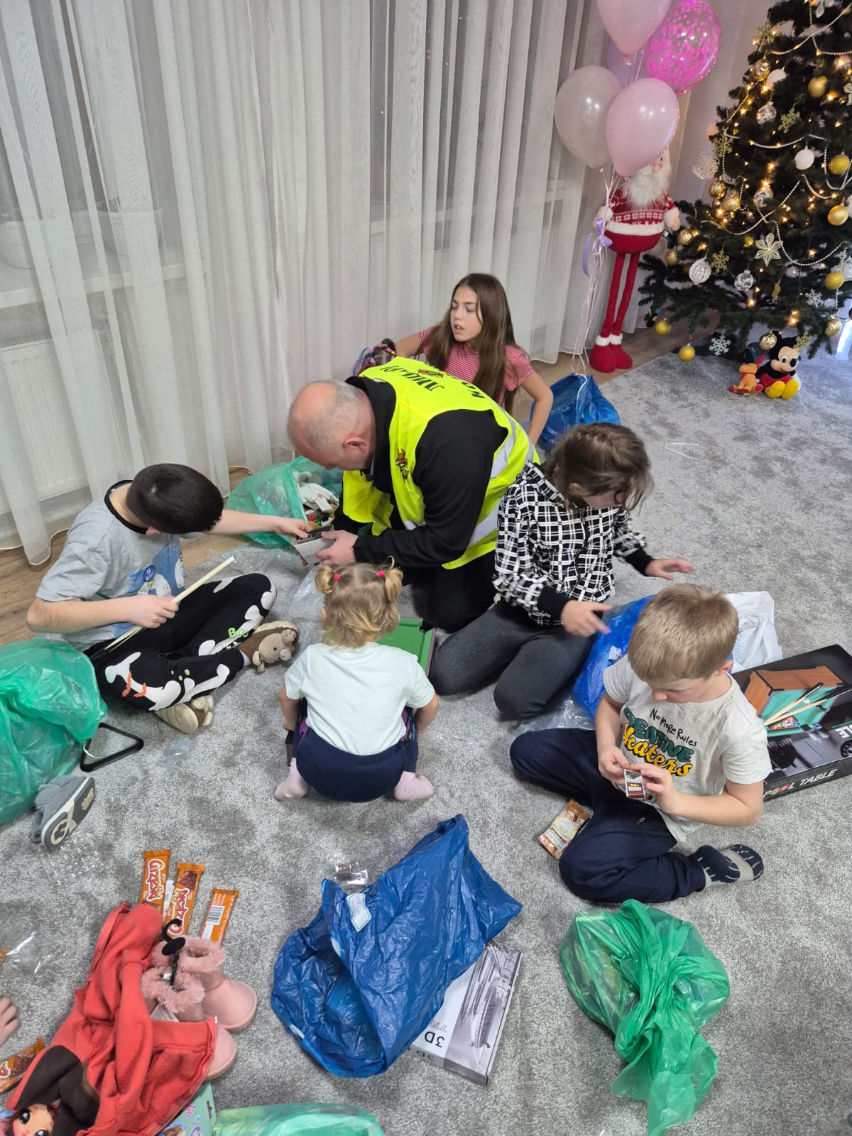 Лицарі Колумба Івано-Франківської Митрополії відвідали дітей у реабілітаційному центрі в с. Мединя Лицарі Колумба Івано-Франківської Митрополії відвідали дітей у реабілітаційному центрі в с. Мединя