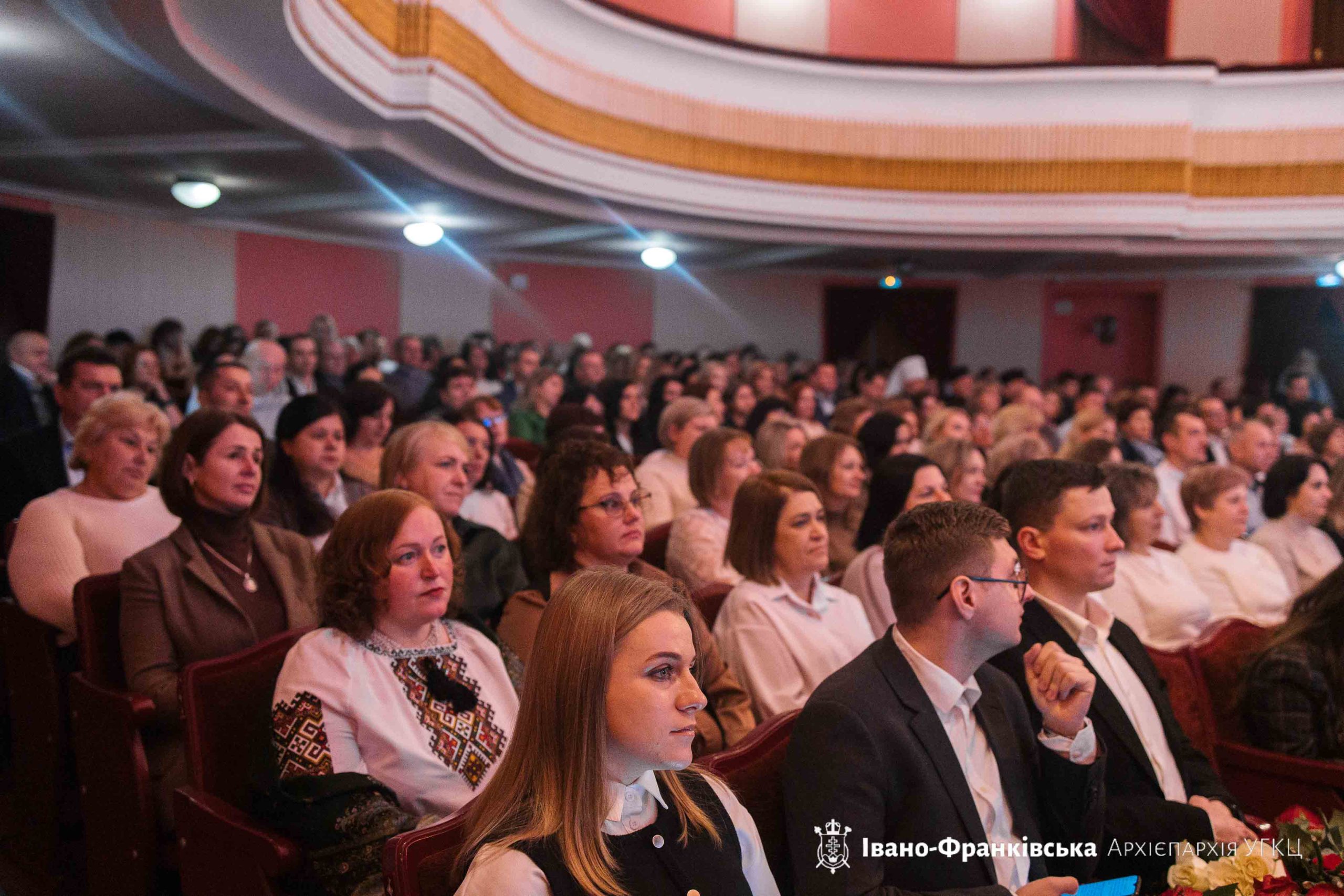 Митрополит Володимир поблагословив колектив Головного управління Пенсійного фонду в Івано-Франківській області Митрополит Володимир поблагословив колектив Головного управління Пенсійного фонду в Івано-Франківській області