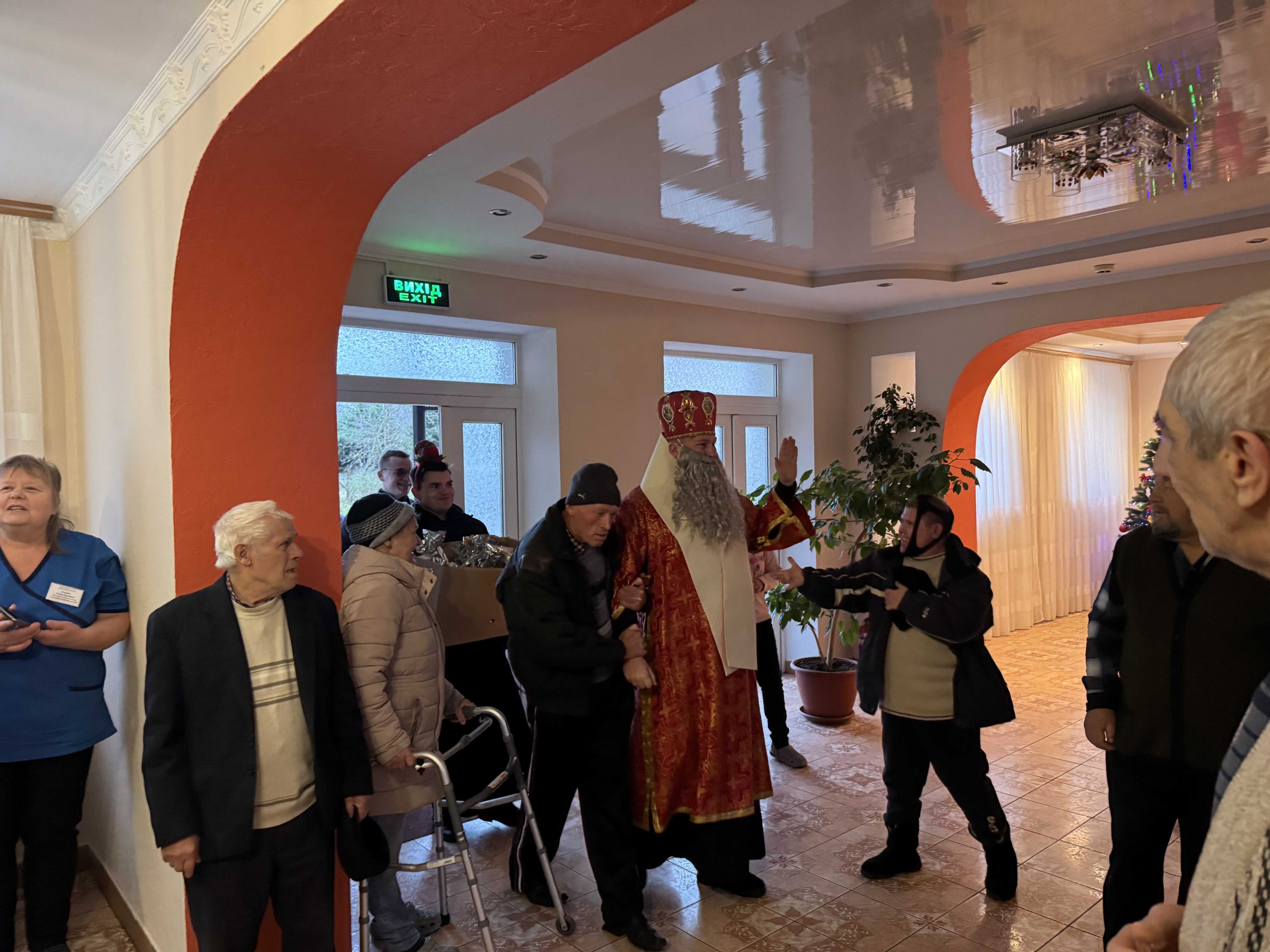 Семінаристи ІФДС провели свято Миколая у геріатричному центрі Семінаристи ІФДС провели свято Миколая у геріатричному центрі