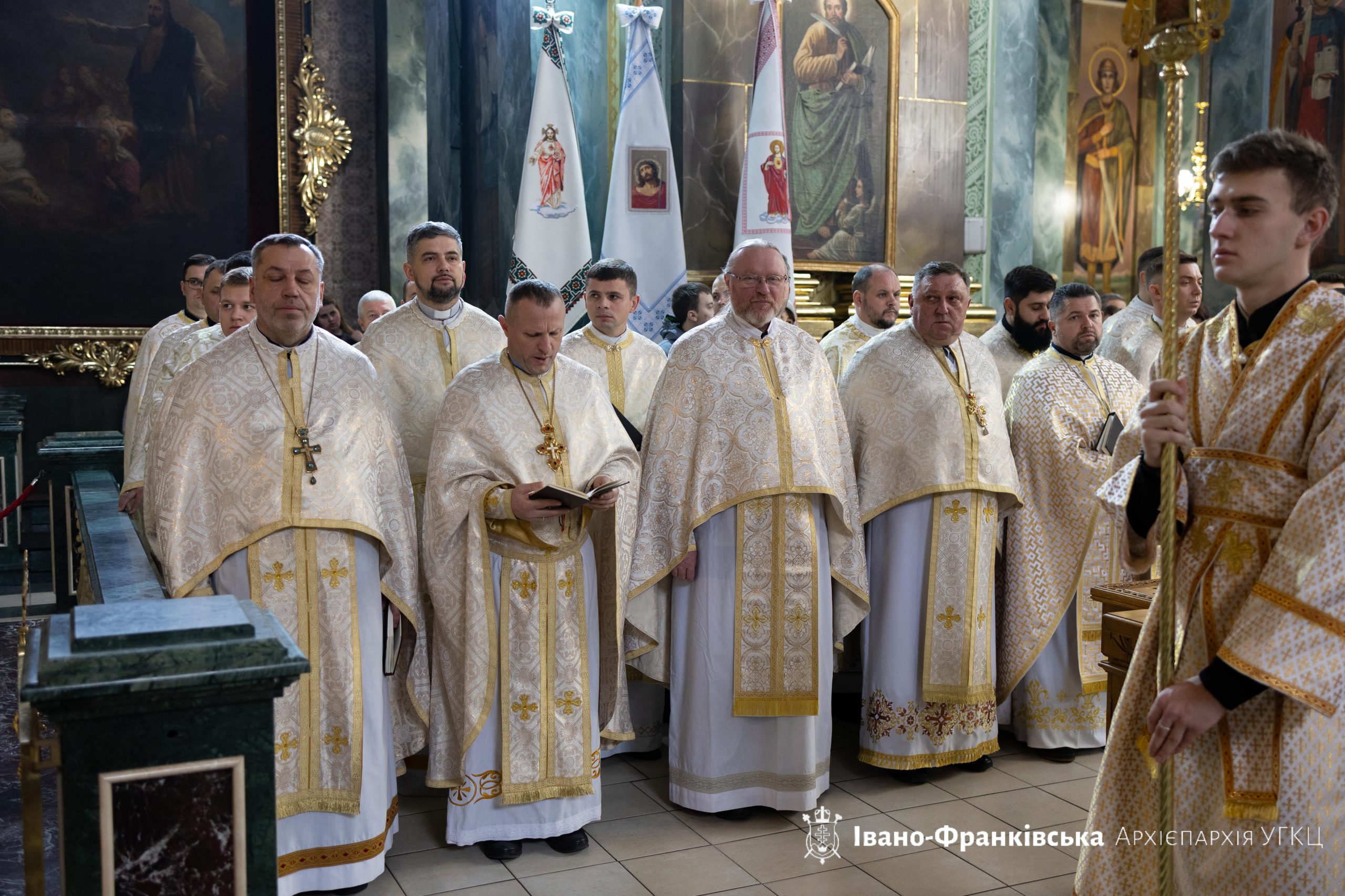Відбулася проща до Архікатедрального собору з нагоди 14-ї річниці створення Івано-Франківської Митрополії УГКЦ Відбулася проща до Архікатедрального собору з нагоди 14-ї річниці створення Івано-Франківської Митрополії УГКЦ