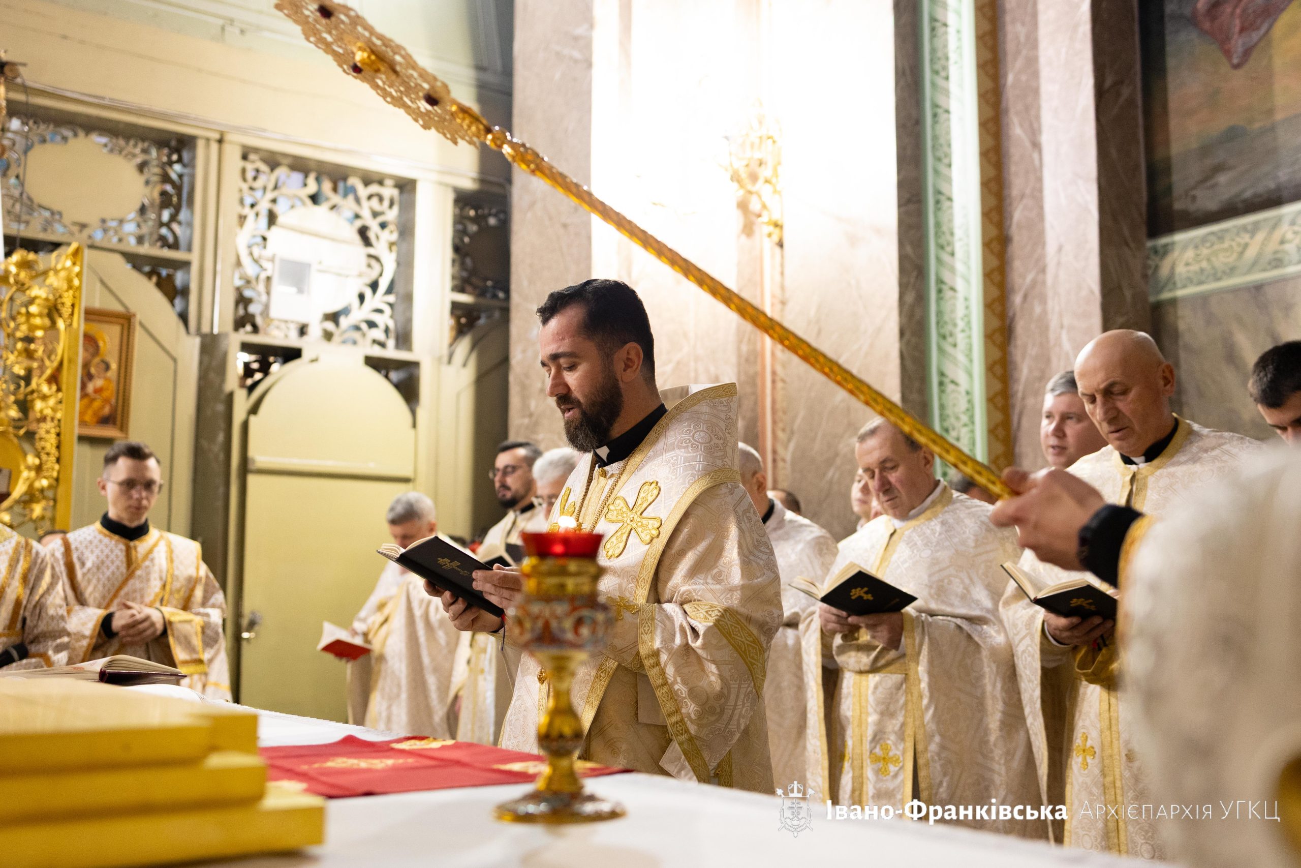 Відбулася проща до Архікатедрального собору з нагоди 14-ї річниці створення Івано-Франківської Митрополії УГКЦ Відбулася проща до Архікатедрального собору з нагоди 14-ї річниці створення Івано-Франківської Митрополії УГКЦ