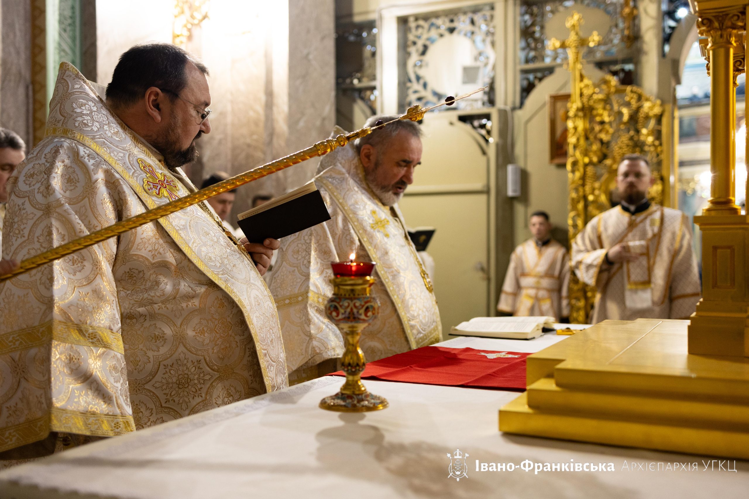 Відбулася проща до Архікатедрального собору з нагоди 14-ї річниці створення Івано-Франківської Митрополії УГКЦ Відбулася проща до Архікатедрального собору з нагоди 14-ї річниці створення Івано-Франківської Митрополії УГКЦ
