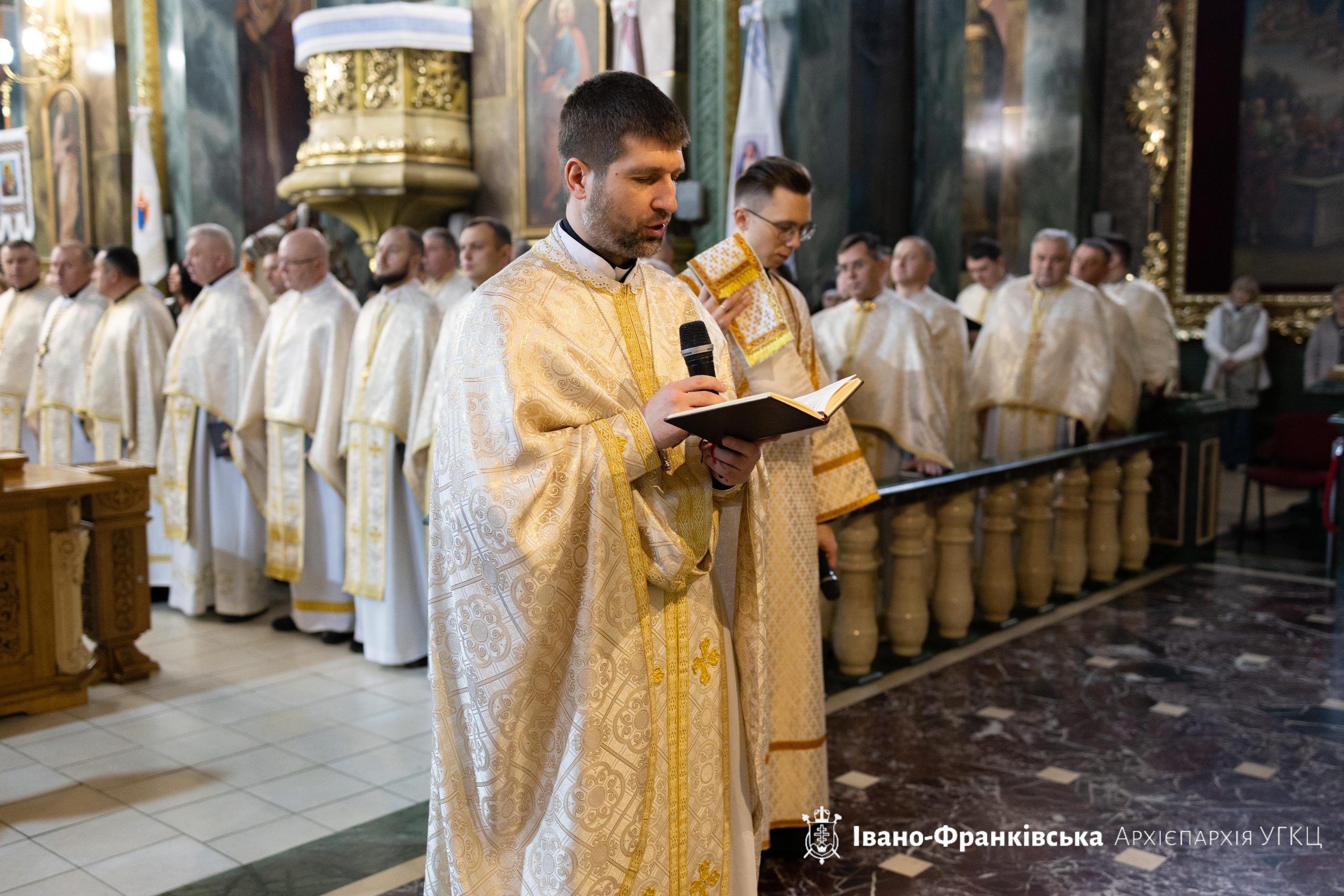 Відбулася проща до Архікатедрального собору з нагоди 14-ї річниці створення Івано-Франківської Митрополії УГКЦ Відбулася проща до Архікатедрального собору з нагоди 14-ї річниці створення Івано-Франківської Митрополії УГКЦ