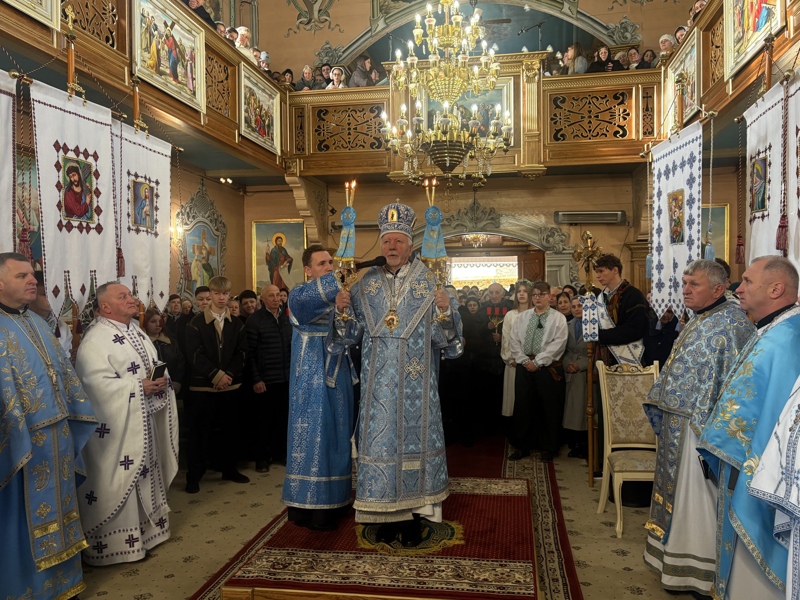 Митрополит Володимир здійснив візит у 140-літню парафію села Перегінське Митрополит Володимир здійснив візит у 140-літню парафію села Перегінське