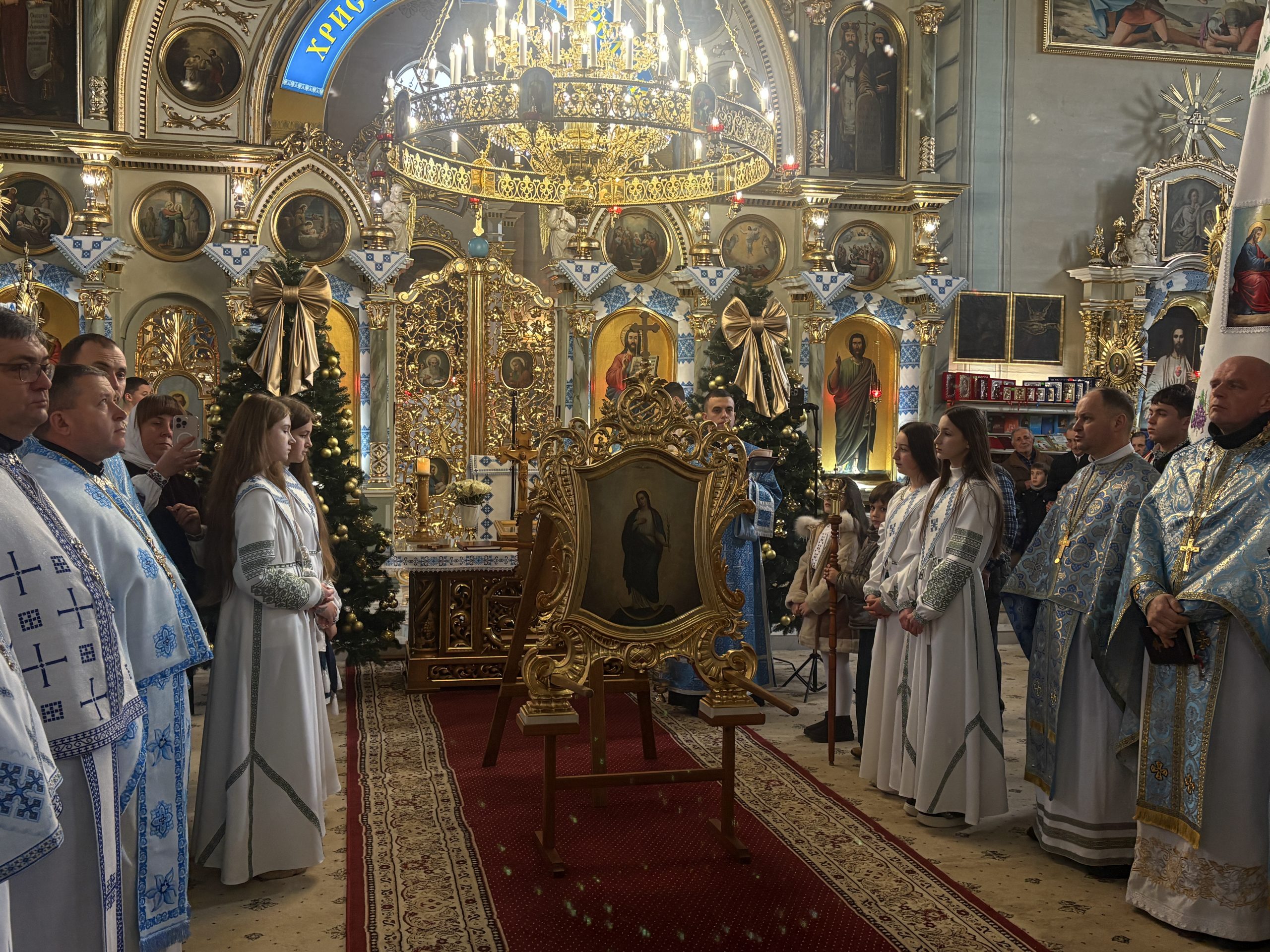 Митрополит Володимир здійснив візит у 140-літню парафію села Перегінське Митрополит Володимир здійснив візит у 140-літню парафію села Перегінське