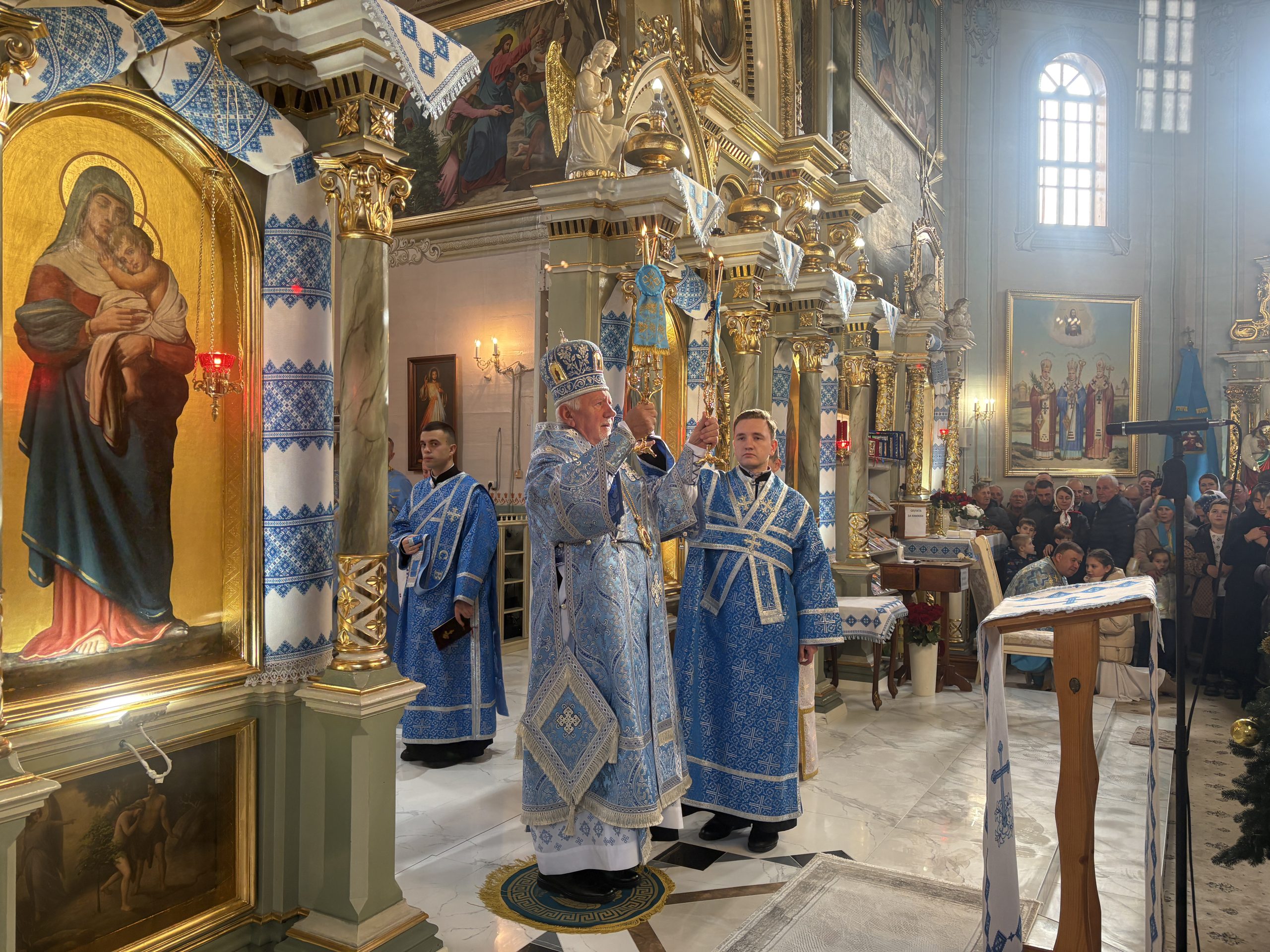 Митрополит Володимир здійснив візит у 140-літню парафію села Перегінське Митрополит Володимир здійснив візит у 140-літню парафію села Перегінське