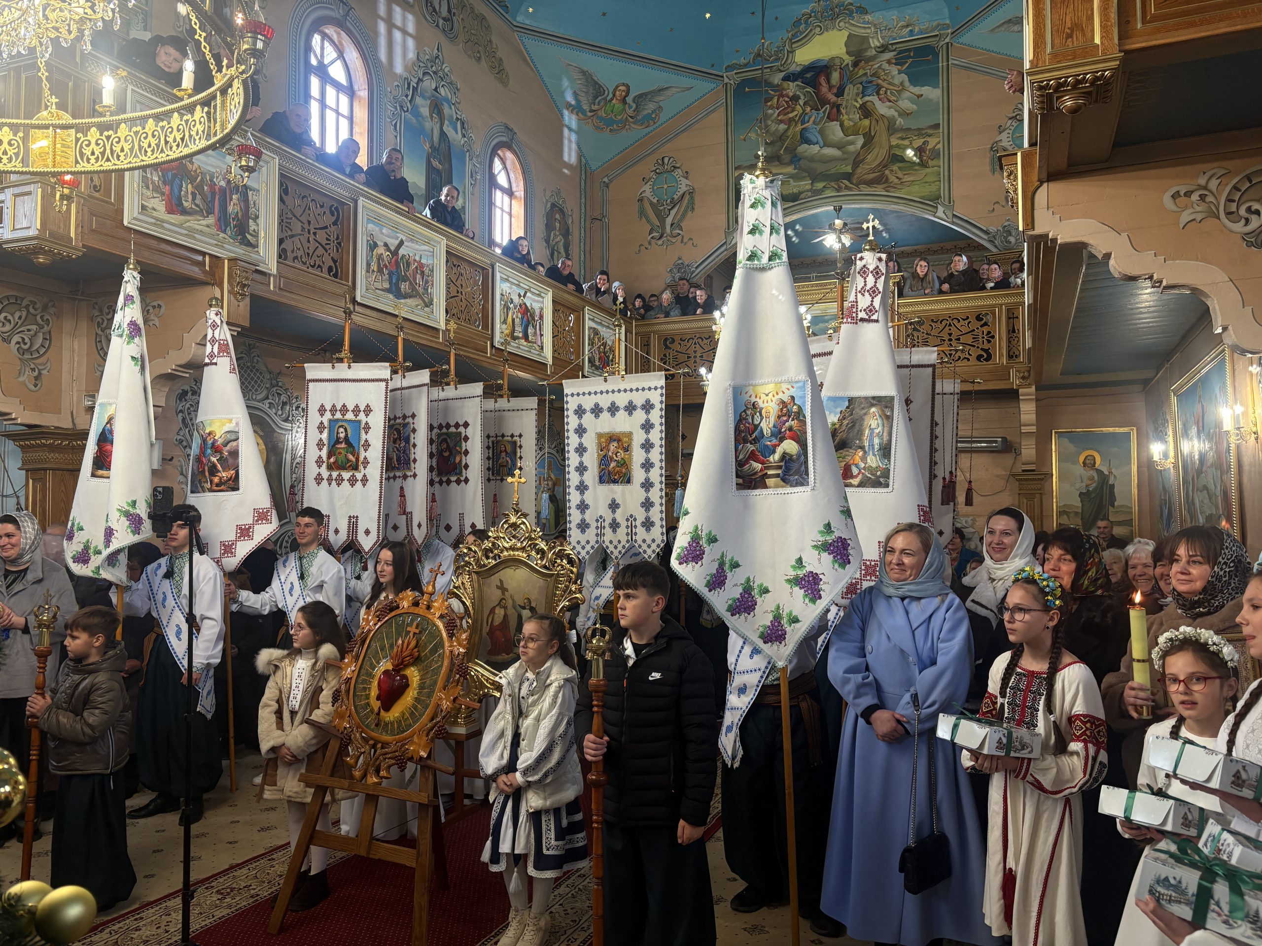 Митрополит Володимир здійснив візит у 140-літню парафію села Перегінське Митрополит Володимир здійснив візит у 140-літню парафію села Перегінське