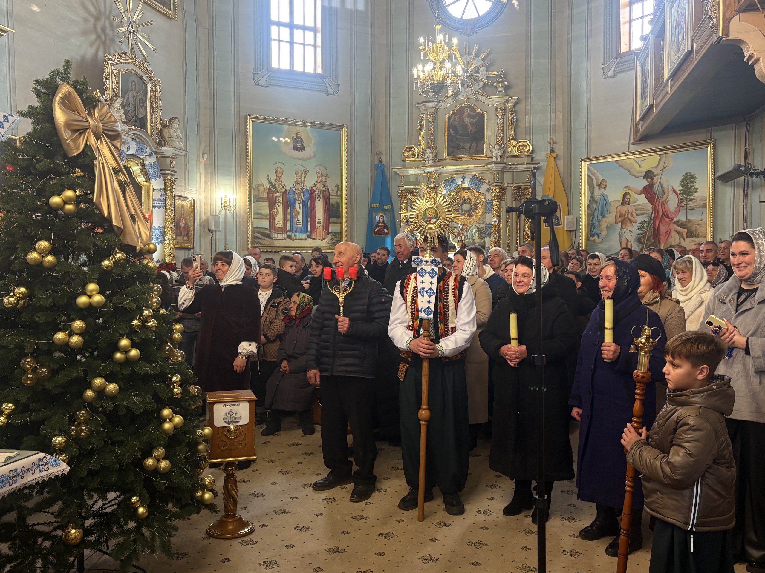 Митрополит Володимир здійснив візит у 140-літню парафію села Перегінське Митрополит Володимир здійснив візит у 140-літню парафію села Перегінське