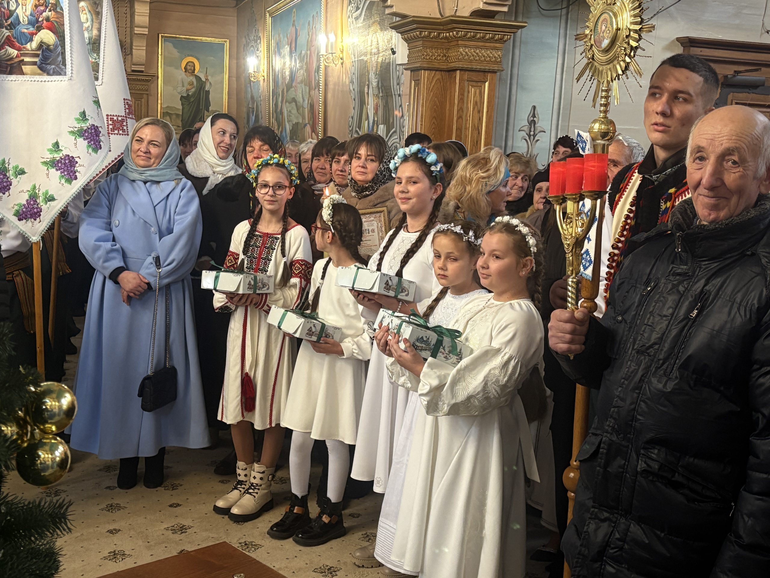 Митрополит Володимир здійснив візит у 140-літню парафію села Перегінське Митрополит Володимир здійснив візит у 140-літню парафію села Перегінське