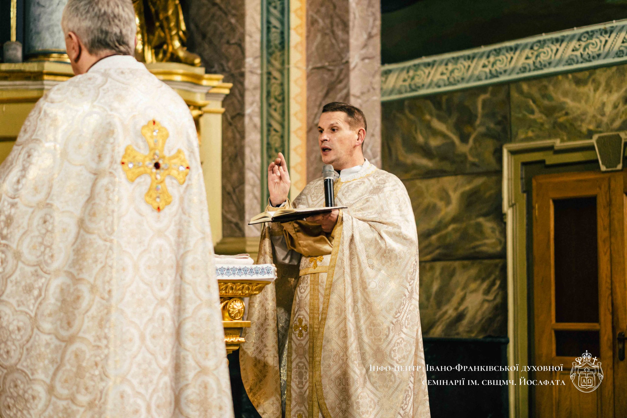 Молячись перед іконою Гваделупської Богородиці: семінаристи ІФДС провели вервицю в Архікатедральному соборі Молячись перед іконою Гваделупської Богородиці: семінаристи ІФДС провели вервицю в Архікатедральному соборі