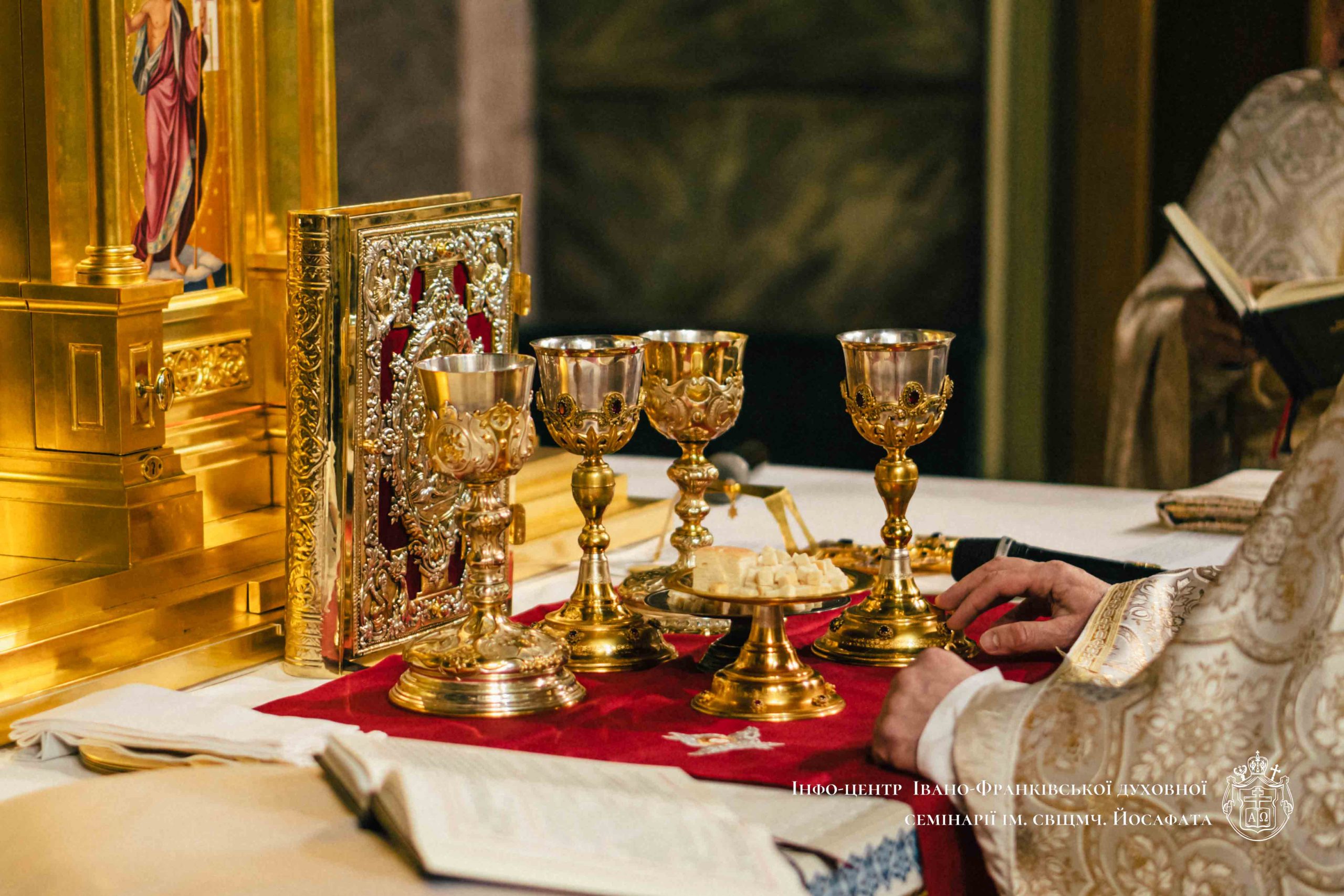 Молячись перед іконою Гваделупської Богородиці: семінаристи ІФДС провели вервицю в Архікатедральному соборі Молячись перед іконою Гваделупської Богородиці: семінаристи ІФДС провели вервицю в Архікатедральному соборі