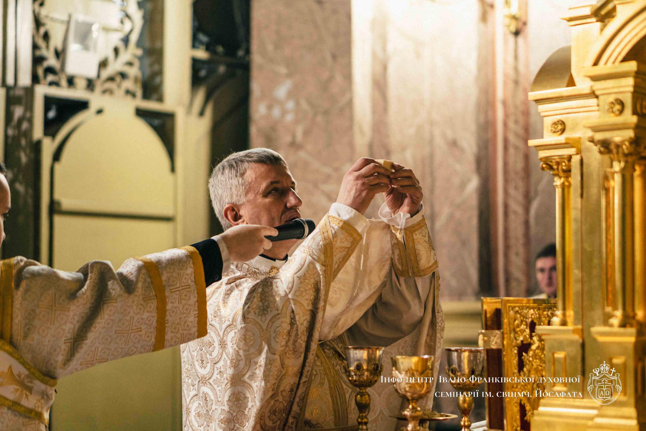 Молячись перед іконою Гваделупської Богородиці: семінаристи ІФДС провели вервицю в Архікатедральному соборі Молячись перед іконою Гваделупської Богородиці: семінаристи ІФДС провели вервицю в Архікатедральному соборі