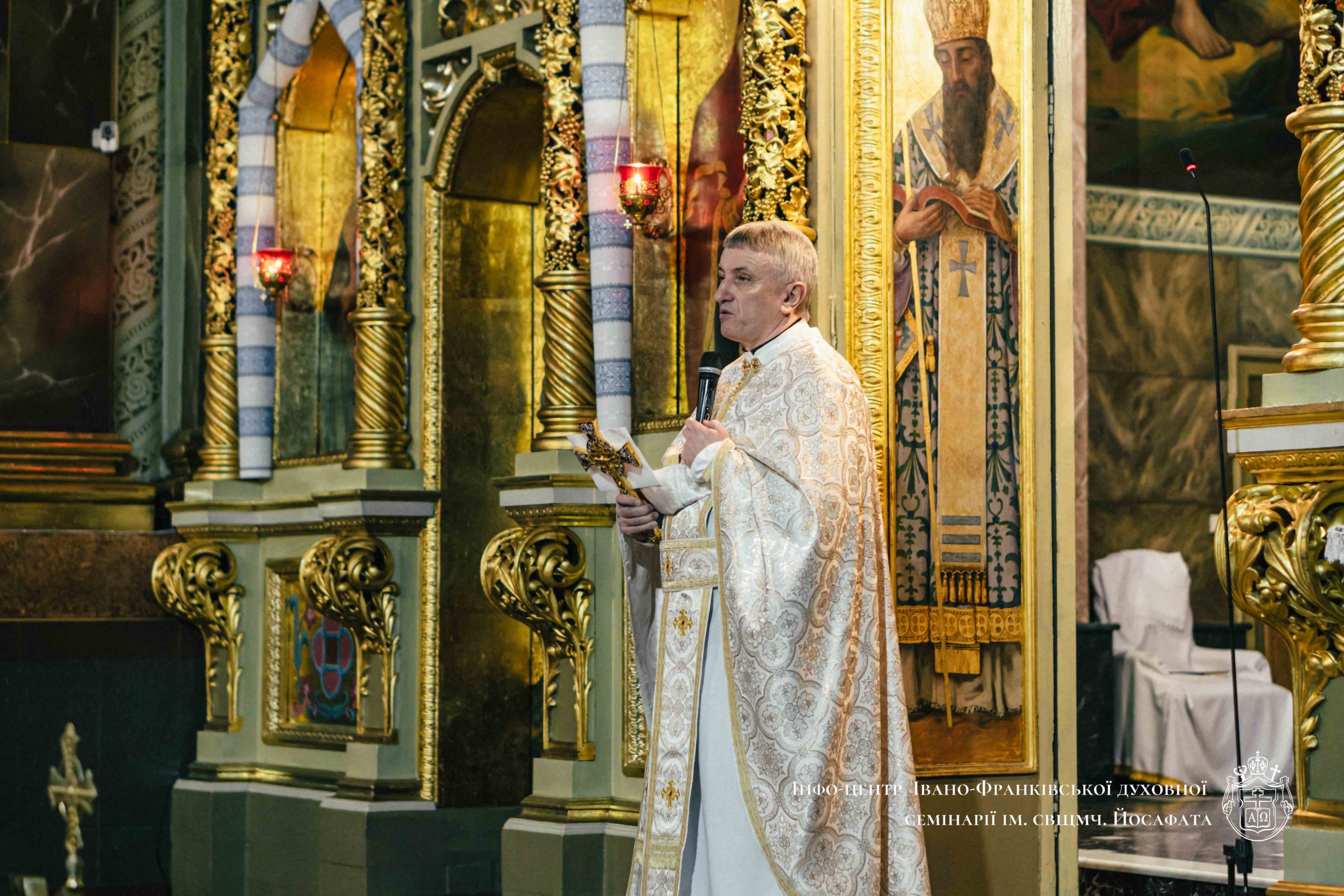 Молячись перед іконою Гваделупської Богородиці: семінаристи ІФДС провели вервицю в Архікатедральному соборі Молячись перед іконою Гваделупської Богородиці: семінаристи ІФДС провели вервицю в Архікатедральному соборі