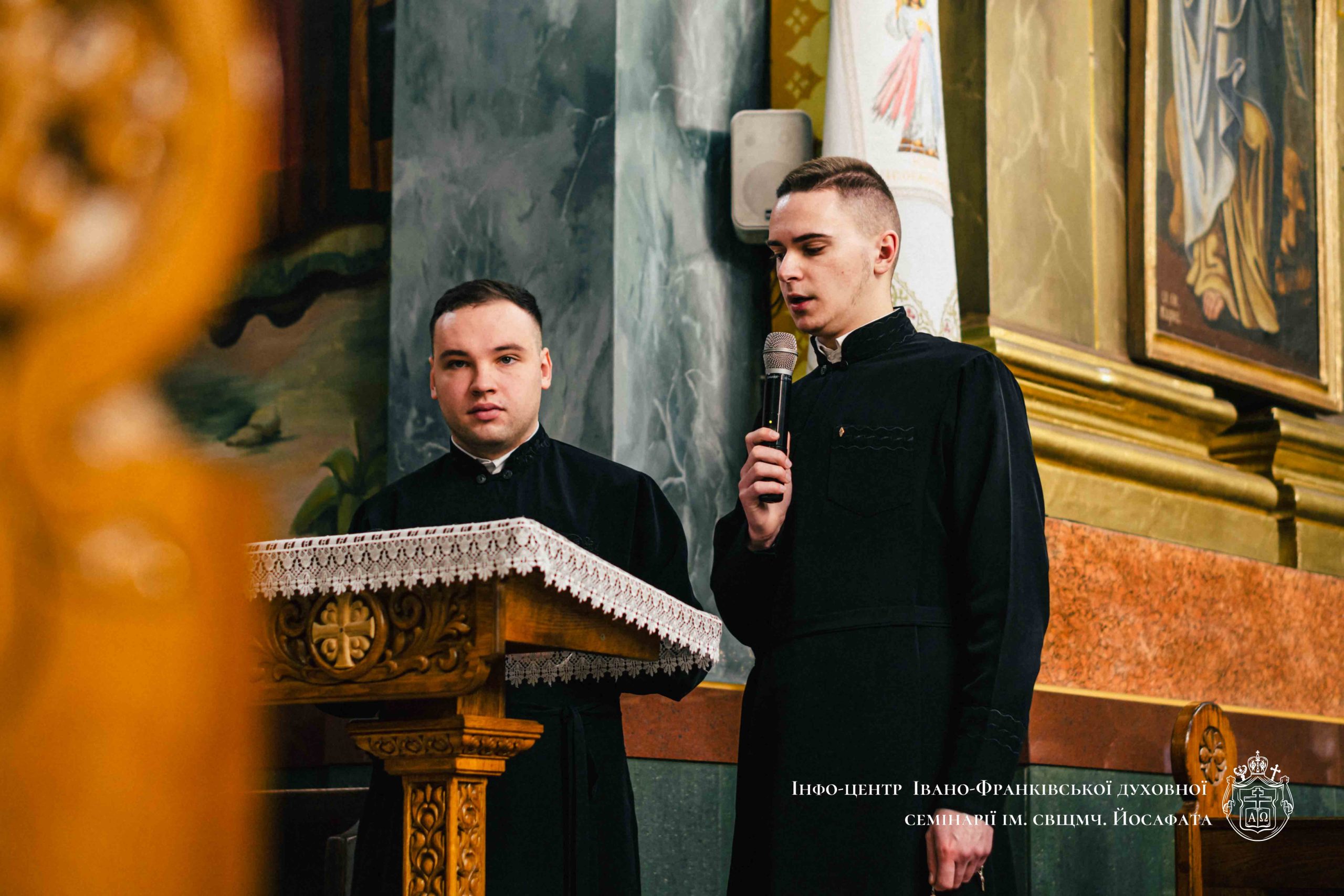 Молячись перед іконою Гваделупської Богородиці: семінаристи ІФДС провели вервицю в Архікатедральному соборі Молячись перед іконою Гваделупської Богородиці: семінаристи ІФДС провели вервицю в Архікатедральному соборі