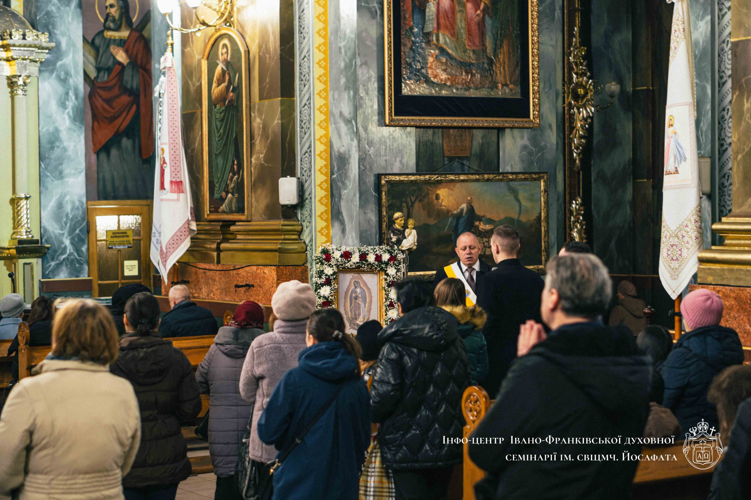 Молячись перед іконою Гваделупської Богородиці: семінаристи ІФДС провели вервицю в Архікатедральному соборі Молячись перед іконою Гваделупської Богородиці: семінаристи ІФДС провели вервицю в Архікатедральному соборі