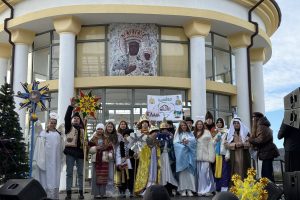 У Долині спільнота «Paradiso» представила різдвяний вертеп «Народження надії» У Долині спільнота «Paradiso» представила різдвяний вертеп «Народження надії»