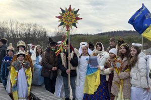 У Долині спільнота «Paradiso» представила різдвяний вертеп «Народження надії» У Долині спільнота «Paradiso» представила різдвяний вертеп «Народження надії»