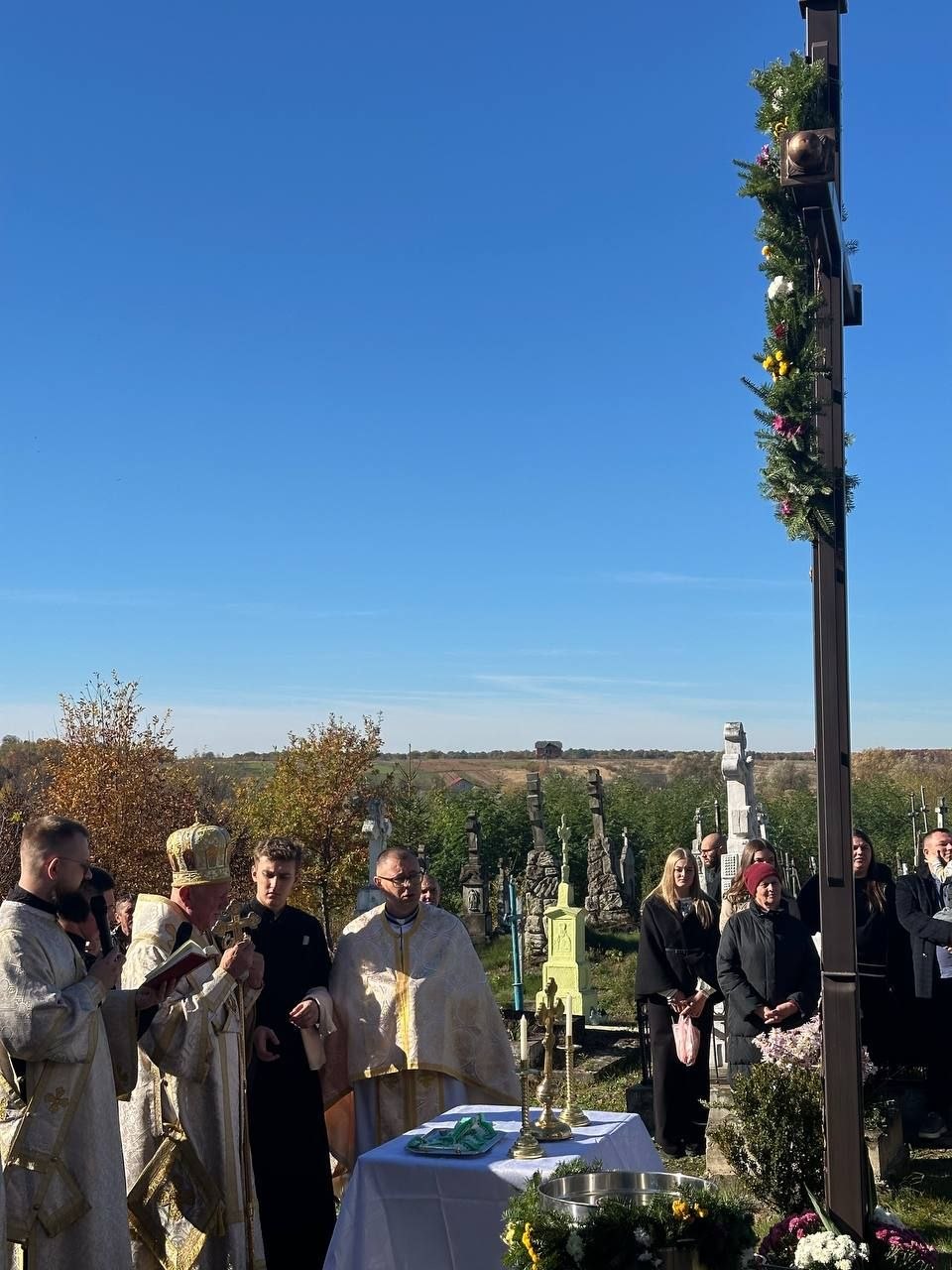 Митрополит Володимир очолив урочистості з нагоди 265-річчя храму святої великомучениці Параскеви у селі Велика Тур’я Митрополит Володимир очолив урочистості з нагоди 265-річчя храму святої великомучениці Параскеви у селі Велика Тур’я